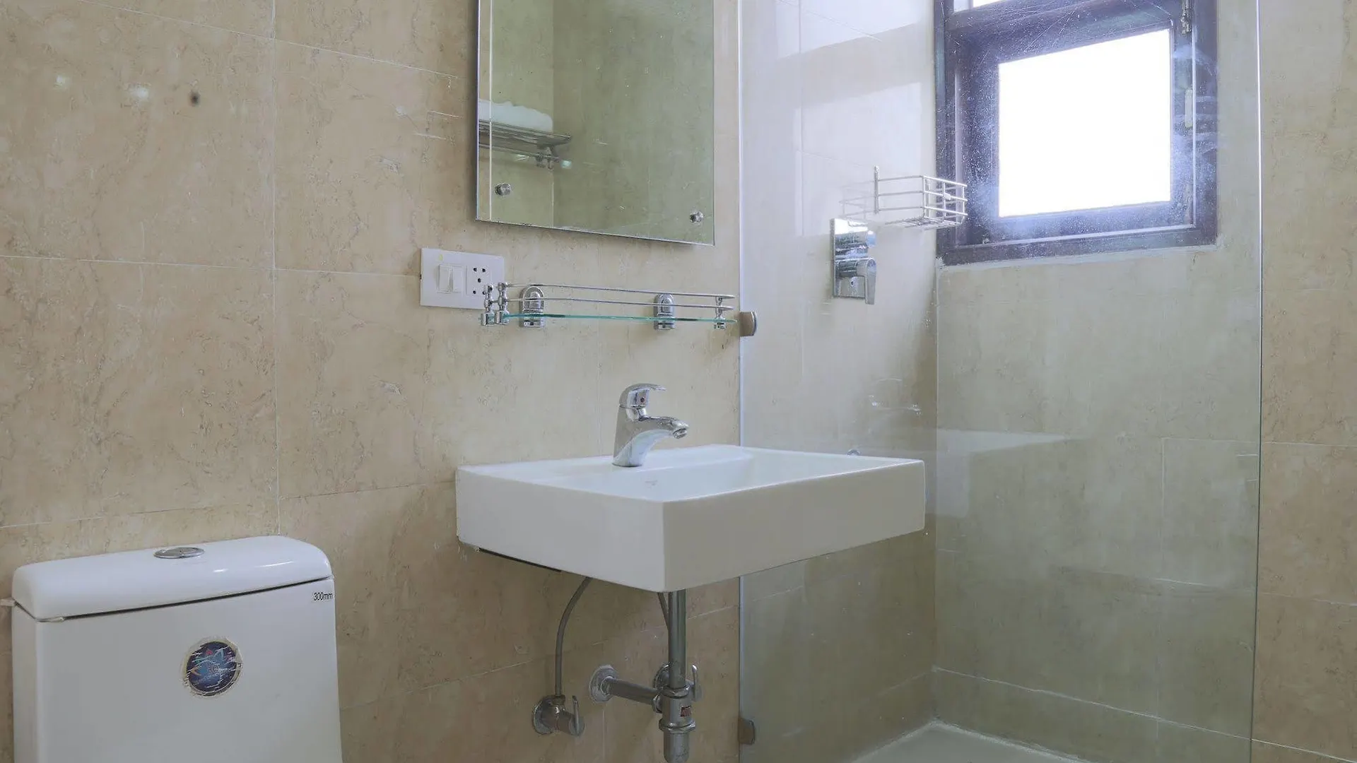 Fabhotel Mayarch Sushant Lok Gurgaon Hotel