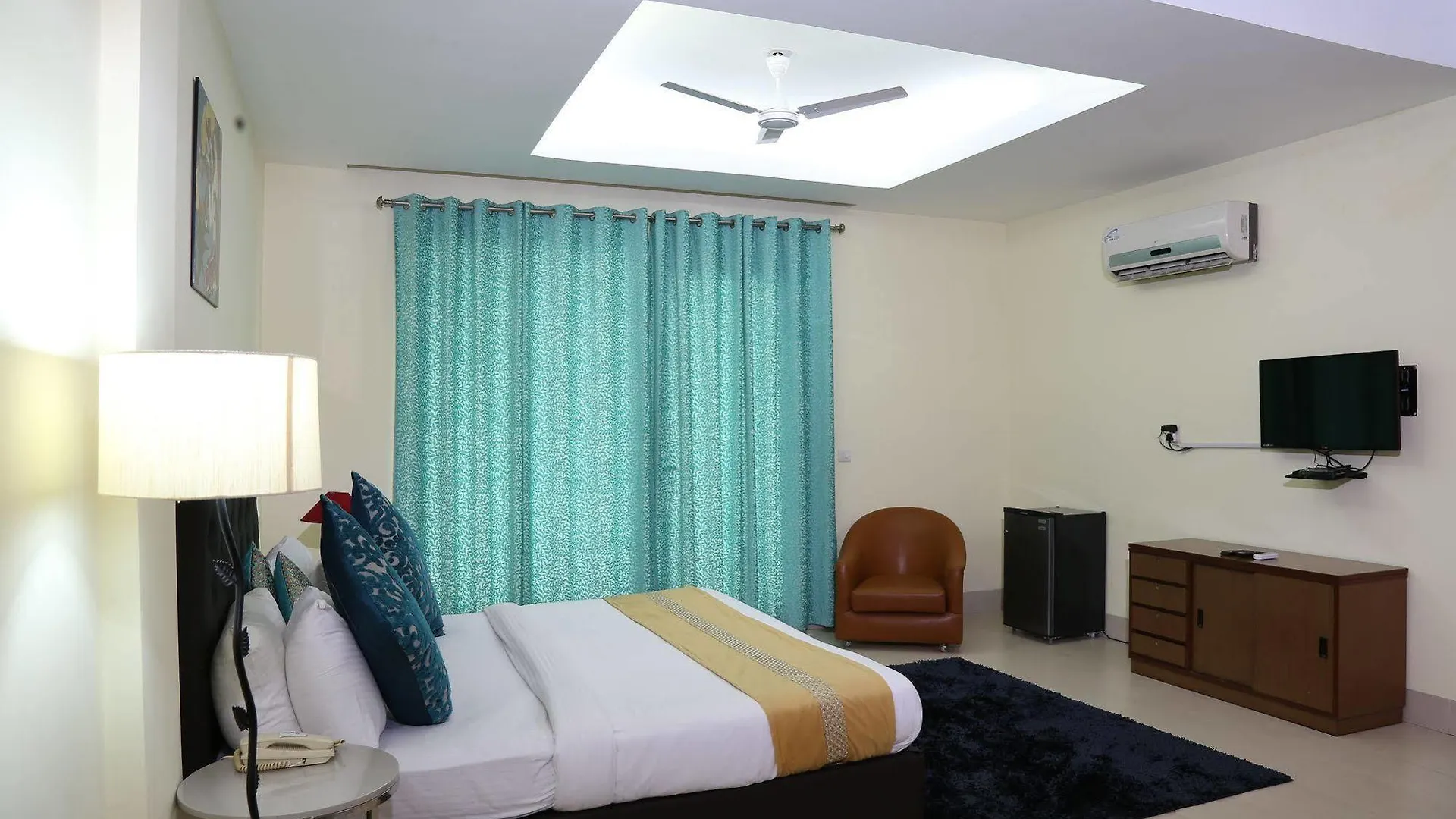 Fabhotel Mayarch Sushant Lok Gurgaon India